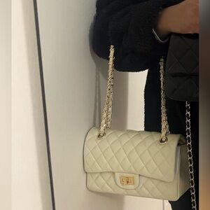Elegant off-white Quilted Shoulder Bag